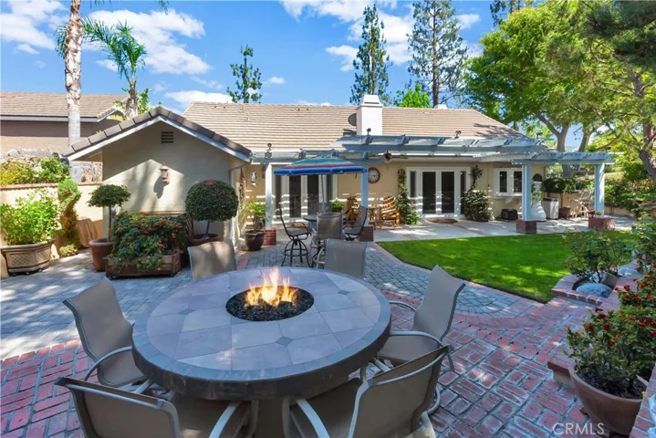 Large Backyard Great for Entertaining and/or Relaxing.