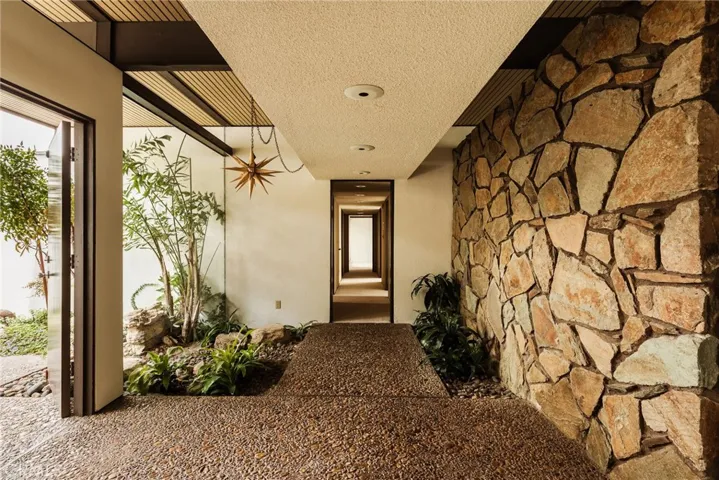 2072 Chandeleur Drive, Rancho Palos Verdes, California 90275