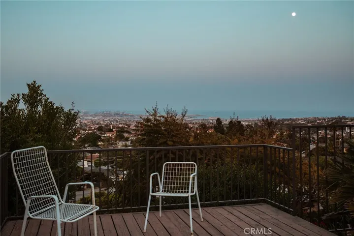 2072 Chandeleur Drive, Rancho Palos Verdes, California 90275