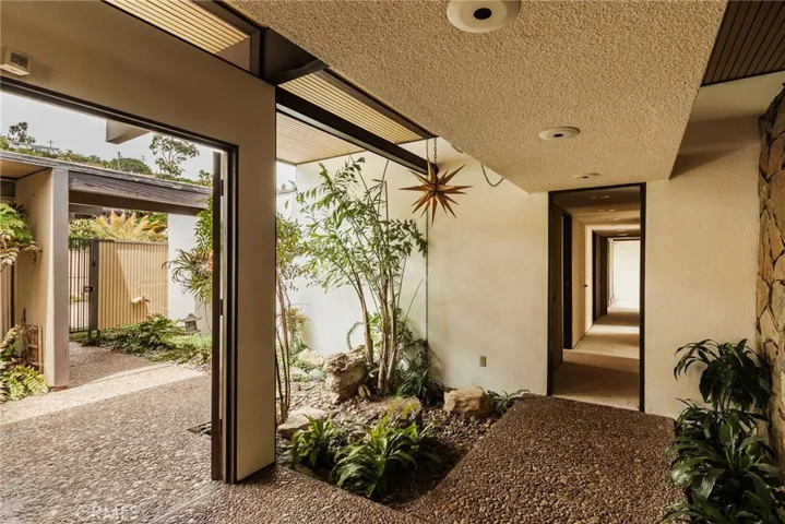 2072 Chandeleur Drive, Rancho Palos Verdes, California 90275