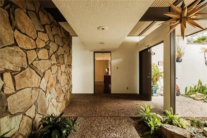 2072 Chandeleur Drive, Rancho Palos Verdes, California 90275