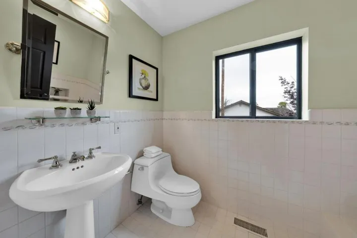 1527 Yew Street, San Mateo, California 94402