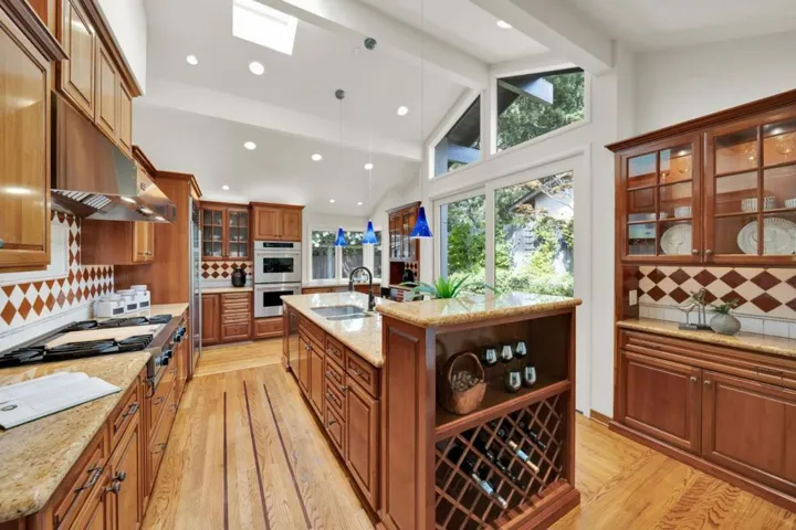 1527 Yew Street, San Mateo, California 94402