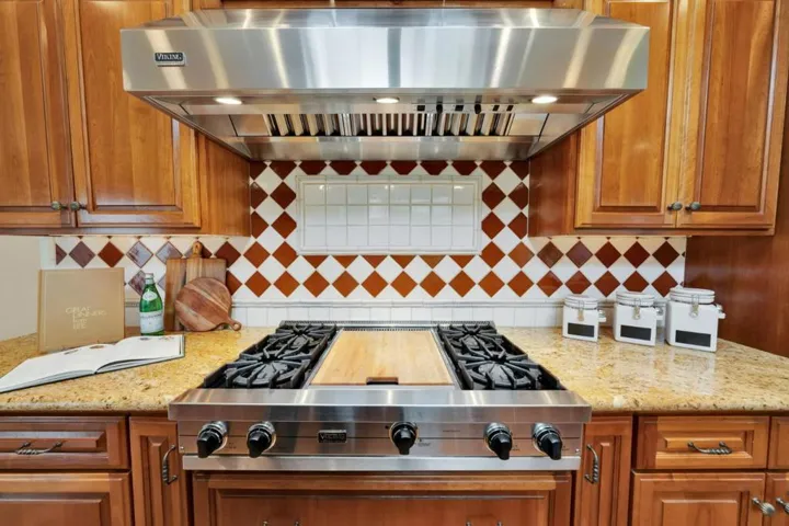1527 Yew Street, San Mateo, California 94402