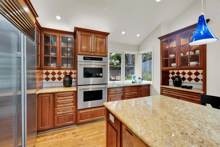 1527 Yew Street, San Mateo, California 94402