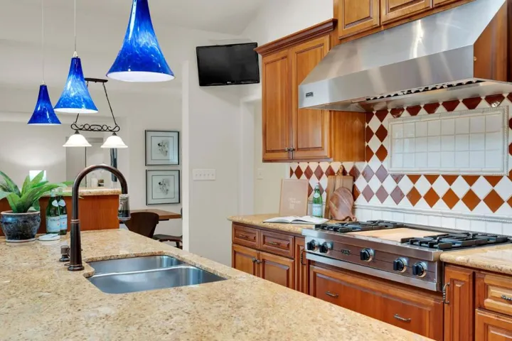 1527 Yew Street, San Mateo, California 94402
