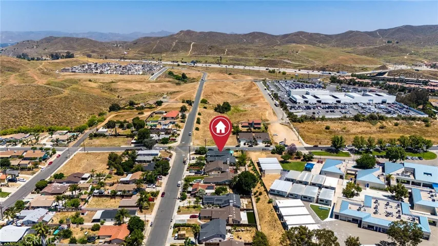 398 Avenue 6, Lake Elsinore, California 92530