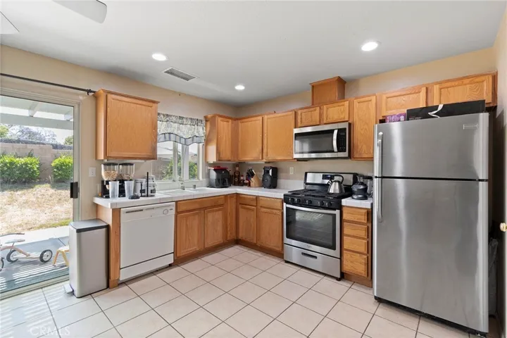 398 Avenue 6, Lake Elsinore, California 92530
