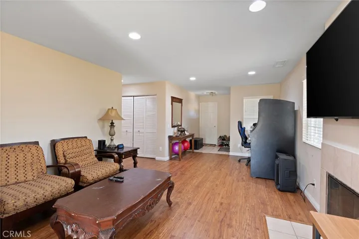 398 Avenue 6, Lake Elsinore, California 92530