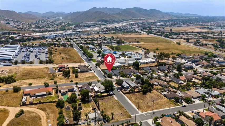 398 Avenue 6, Lake Elsinore, California 92530
