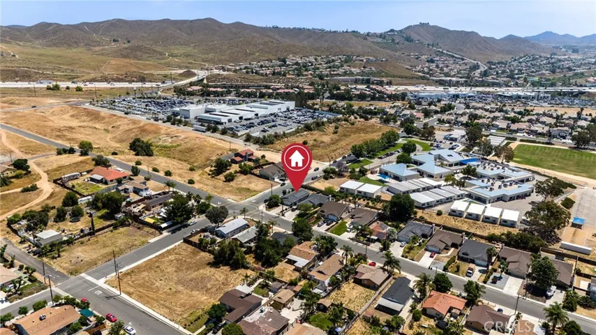 398 Avenue 6, Lake Elsinore, California 92530