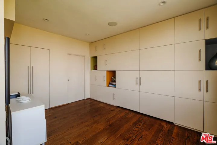 2269 Vasanta Way, Los Angeles, California 90068