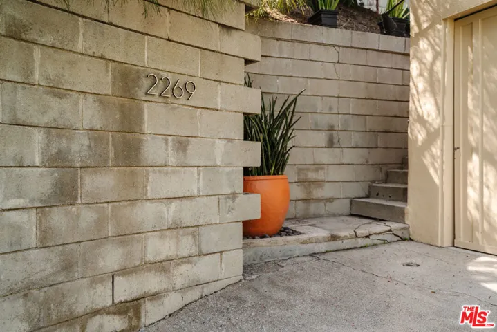 2269 Vasanta Way, Los Angeles, California 90068