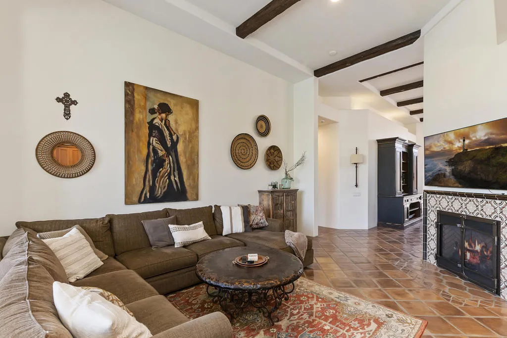 016_Family Room