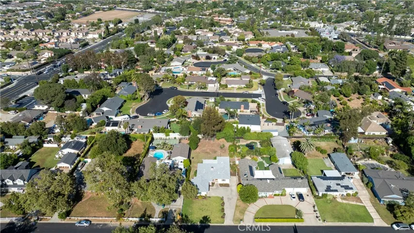 A nice central North Tustin location near all Tustin shopping!