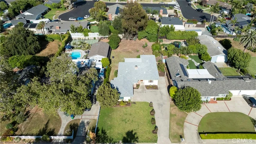 Surrounded by lovely large properties!