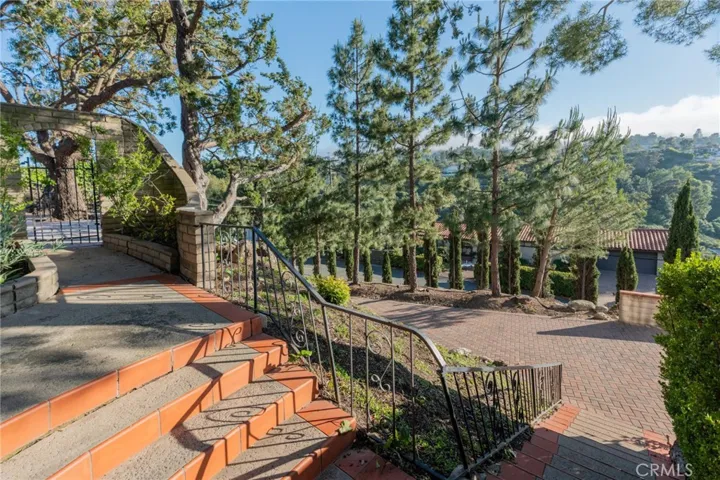 5 Martingale Drive, Rancho Palos Verdes, California 90275