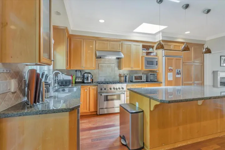 130 Heather Lane, Palo Alto, California 94303