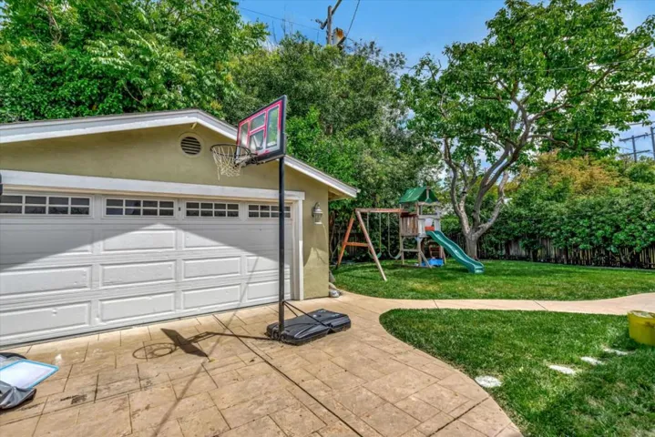 130 Heather Lane, Palo Alto, California 94303