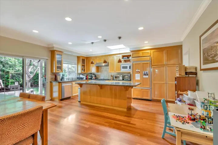 130 Heather Lane, Palo Alto, California 94303