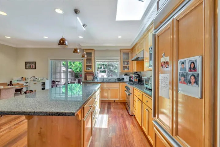 130 Heather Lane, Palo Alto, California 94303