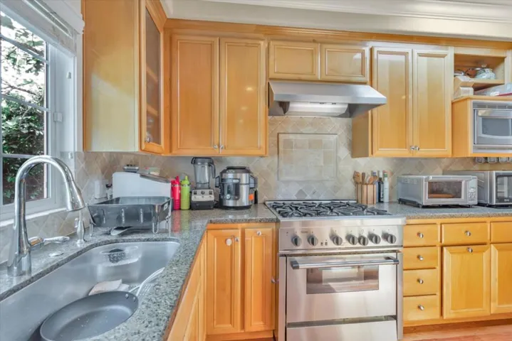 130 Heather Lane, Palo Alto, California 94303