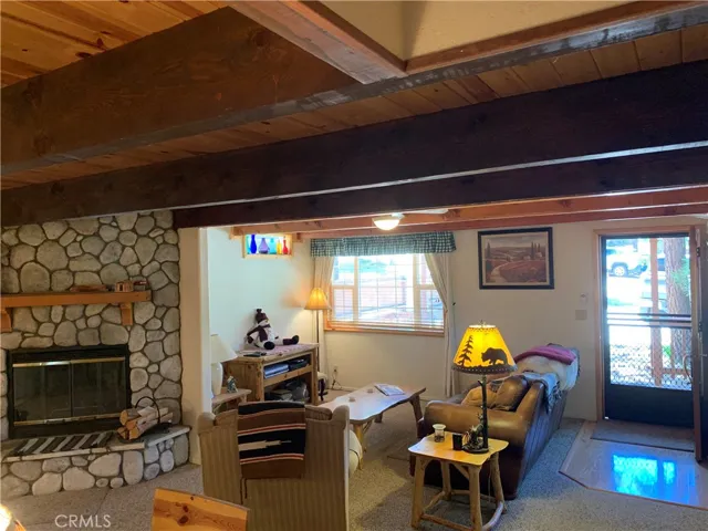 865 Victoria Lane, Sugarloaf, California 92386