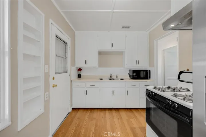 922 E Rosewood Court, Ontario, California 91764