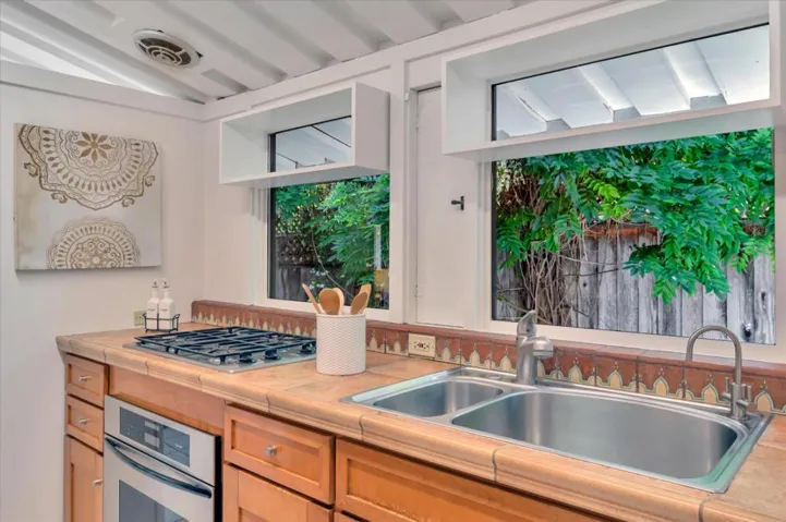842 Gary Avenue, Sunnyvale, California 94086