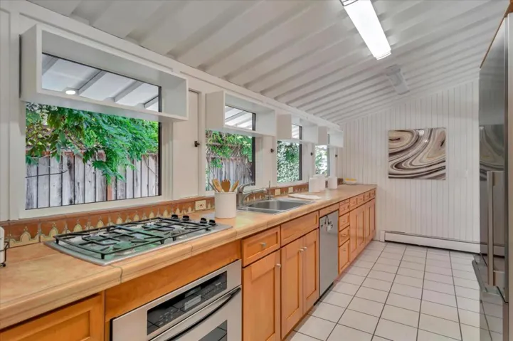 842 Gary Avenue, Sunnyvale, California 94086