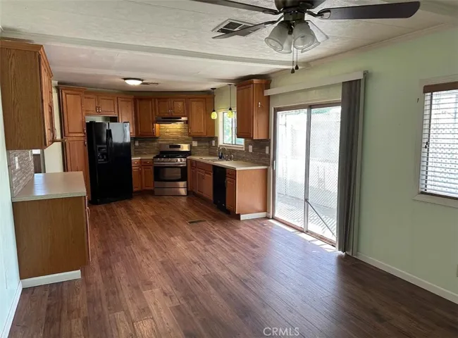 320 N Blackstone Street 29, Tulare, California 93274