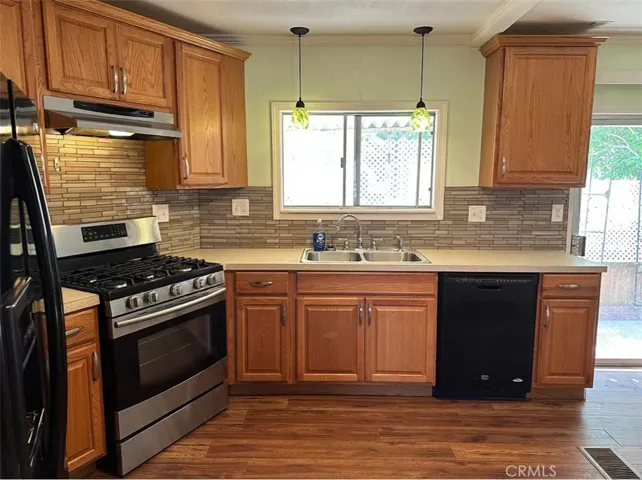 320 N Blackstone Street 29, Tulare, California 93274