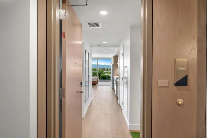 188 W Saint James 10608, San Jose, California 95110