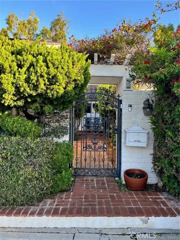 20 Spicewood Way, Irvine, California 92612