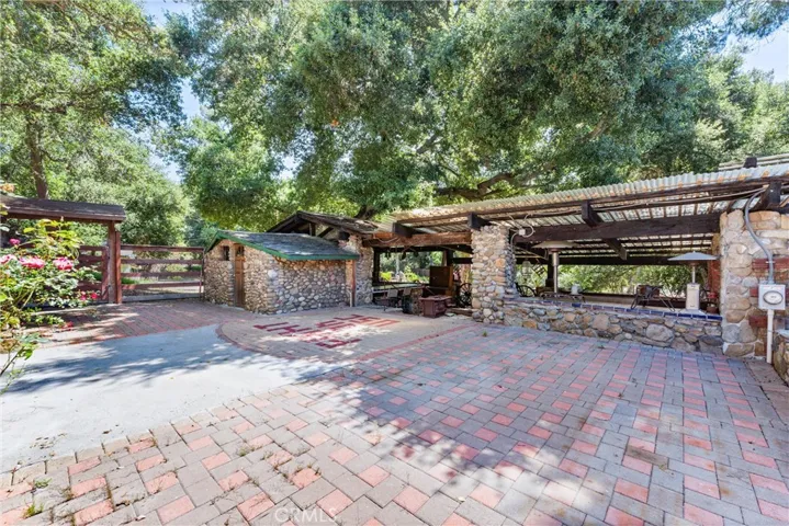 Outdoor Patio- Room for the whole neighborhood.