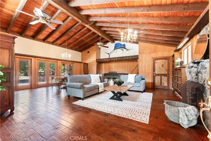 Great Room measuring 28'x 26'