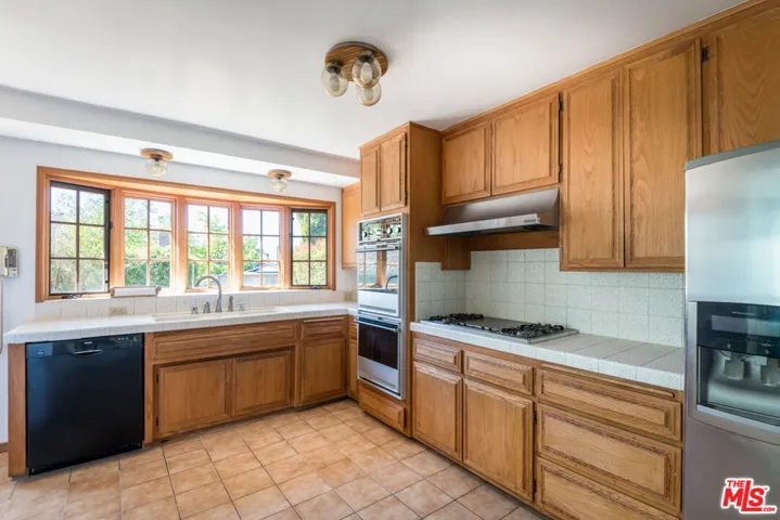 367 N Grenola Street, Pacific Palisades, California 90272