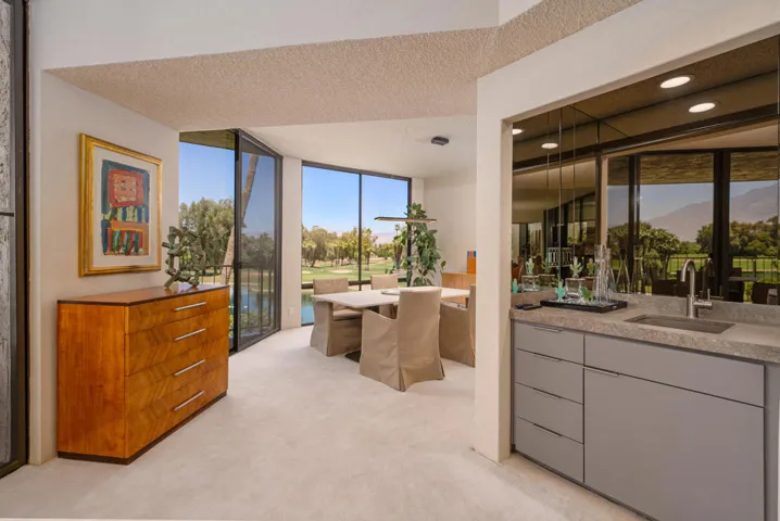 Wet bar and dining