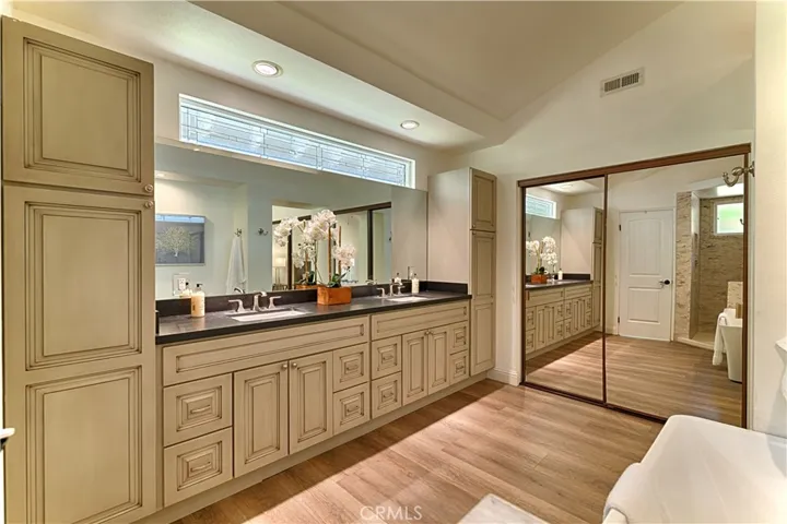 primary en suite bathroom