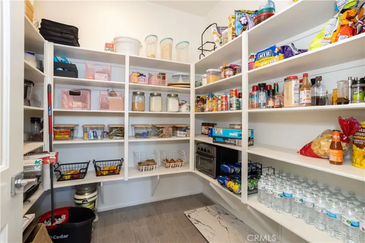 Walk in pantry