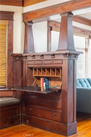 Built in desk and drawers.