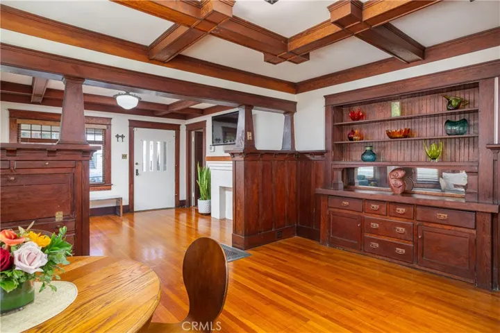 Dining area, left side