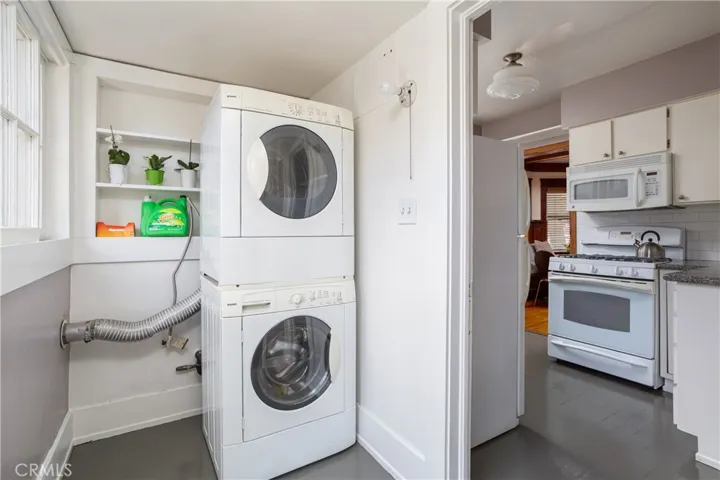 Laundry area, off kitchen