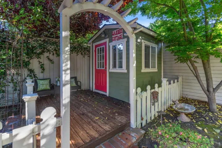 Kids Playhouse or small office
