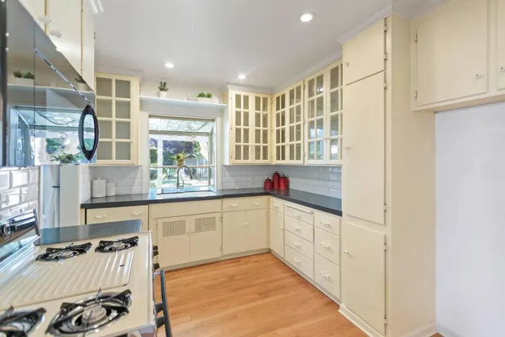 Upgraded Kitchen looks out on backyard, very bright, lots of storage, gas range
