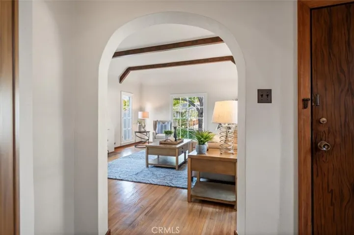 Looking into the handsome Living room.