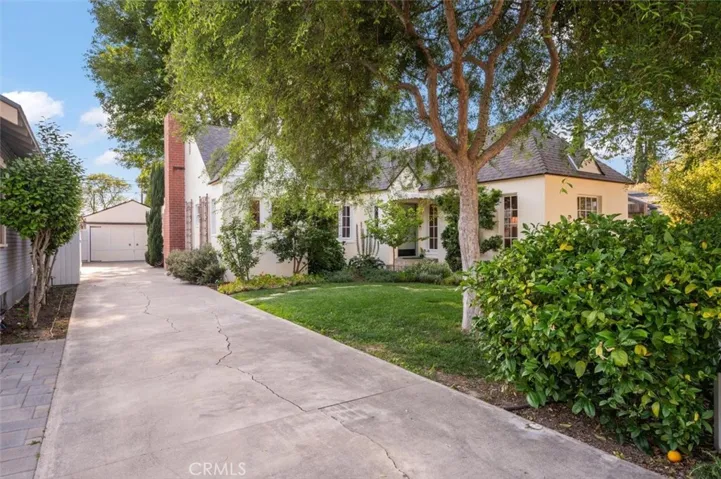 Long driveway leads to the garage.