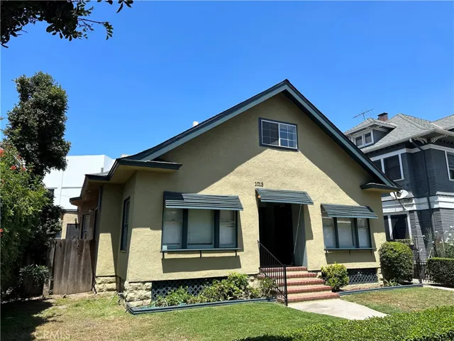 1013 Locust Avenue, Long Beach, California 90813