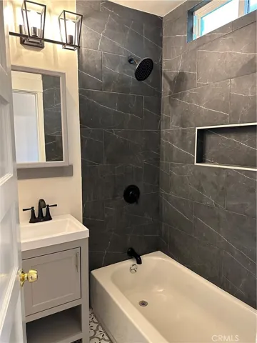1013 Locust Avenue, Long Beach, California 90813