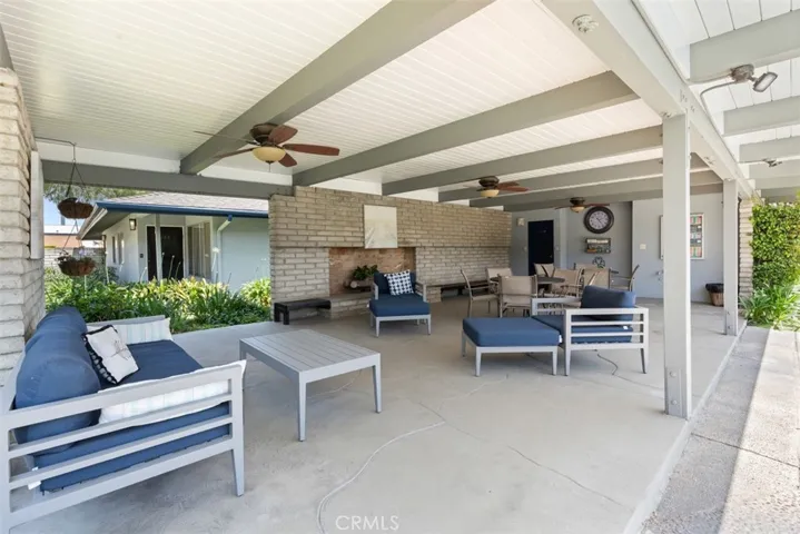 Lanai seating area